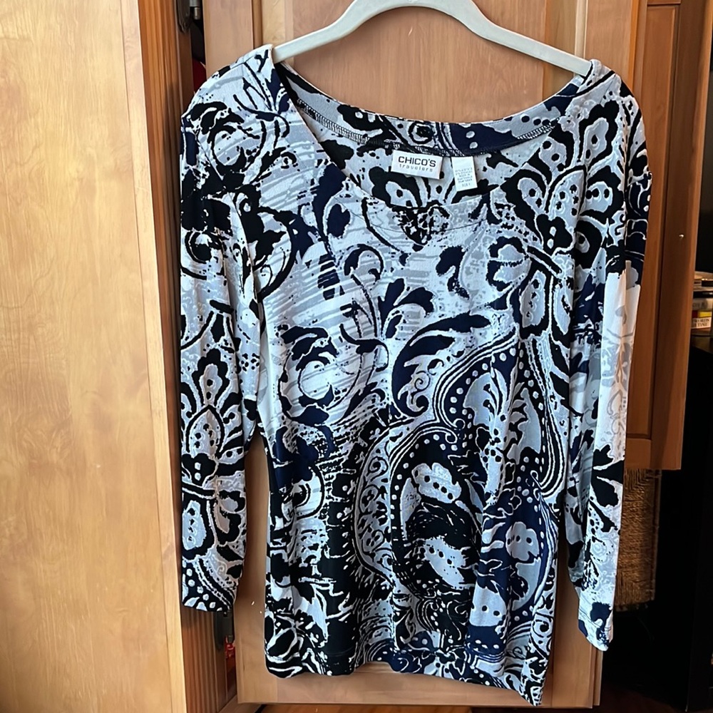 CHICOS multi-color lightweight top. Like new condition.